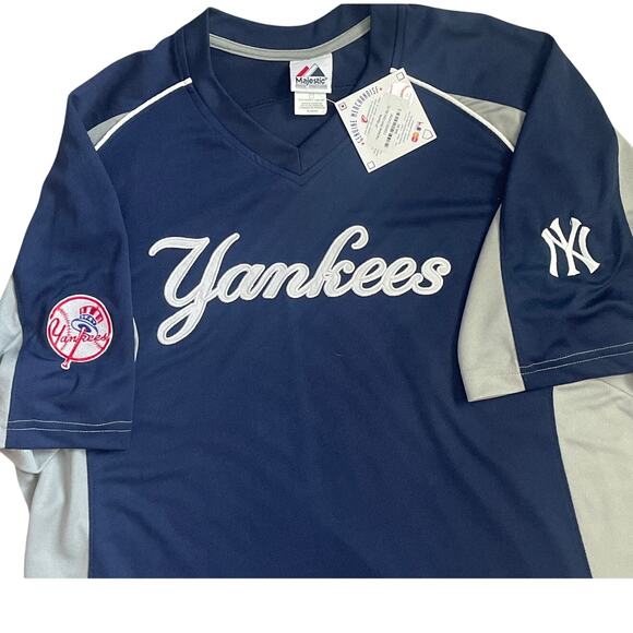 Majestic New York Yankees Baseball Spirit Embroidered Shirt Size XL - Picture 4 of 9